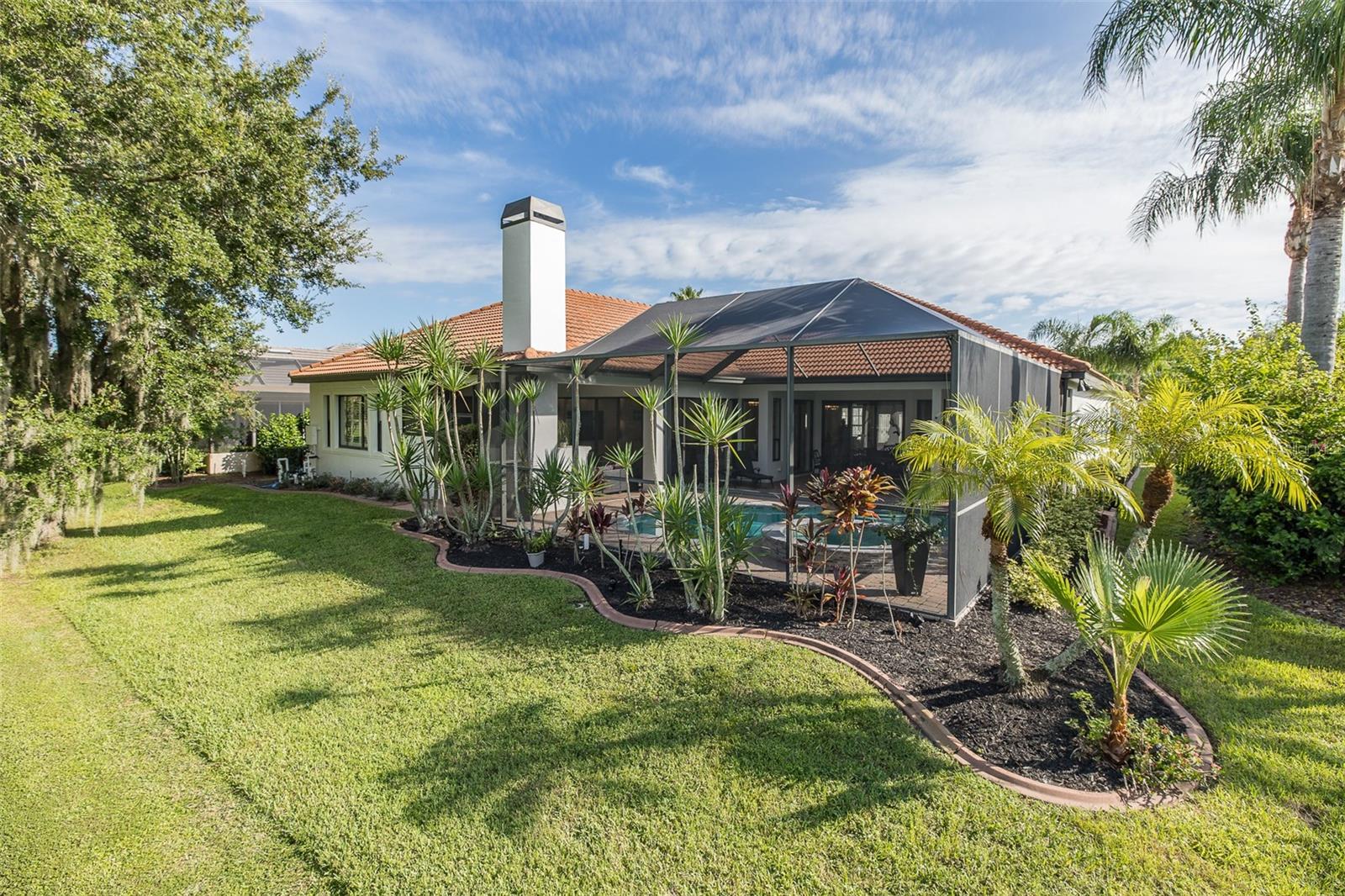 CHAMPIONS CLUB - Residential
