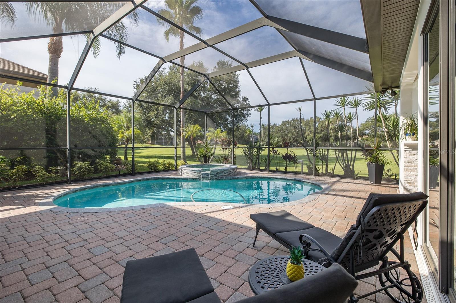 CHAMPIONS CLUB - Residential