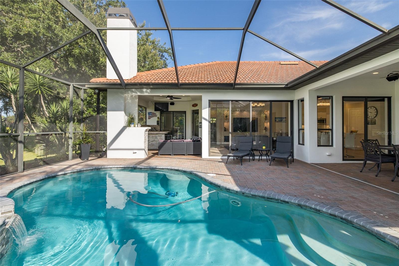 CHAMPIONS CLUB - Residential