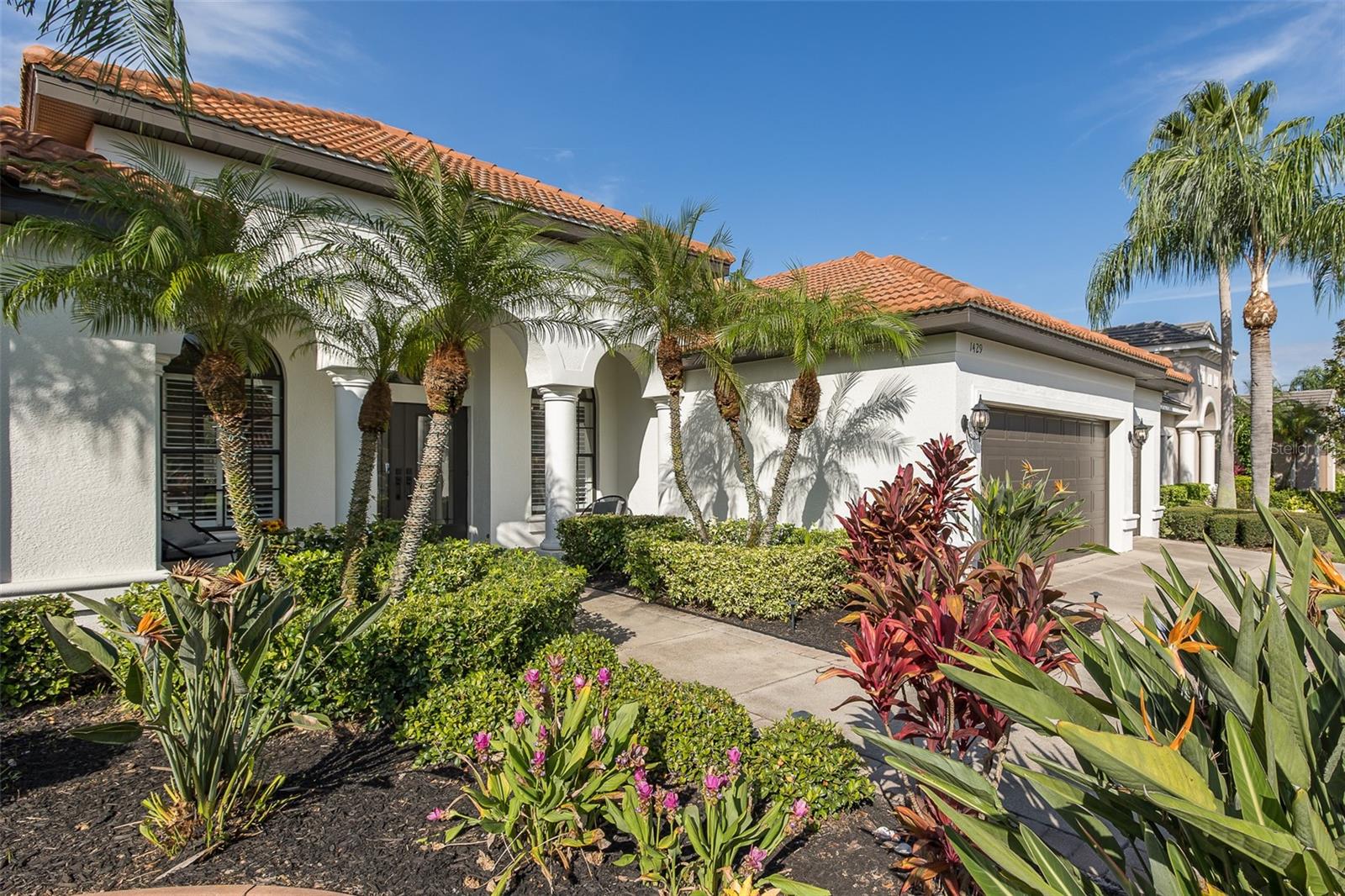CHAMPIONS CLUB - Residential