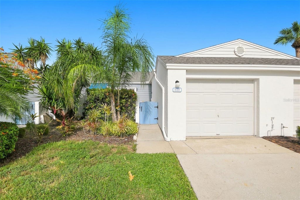 Photo of 825 Waterside Lane, Bradenton, FL 34209 (MLS # O6438297)