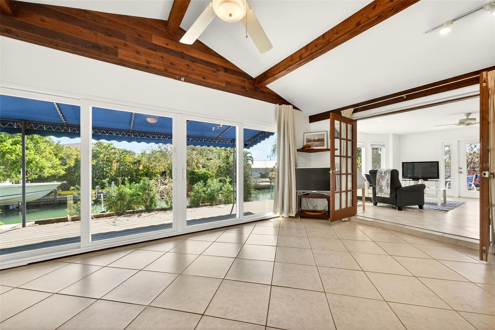 SLEEPY LAGOON PARK - Residential