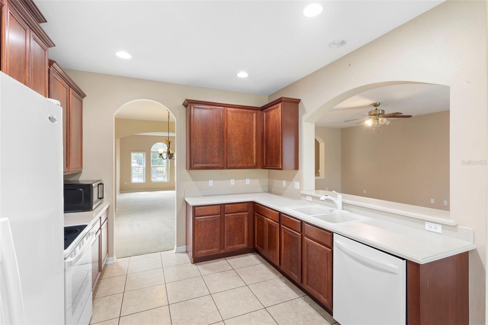 GROVE PK/STONE CREST A-E - Residential Lease