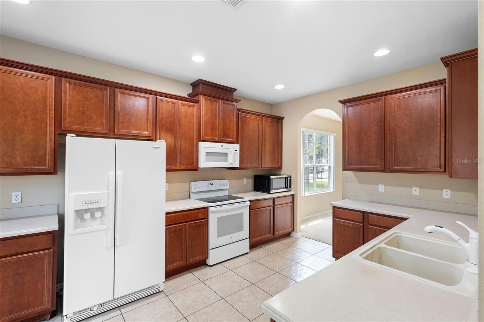GROVE PK/STONE CREST A-E - Residential Lease