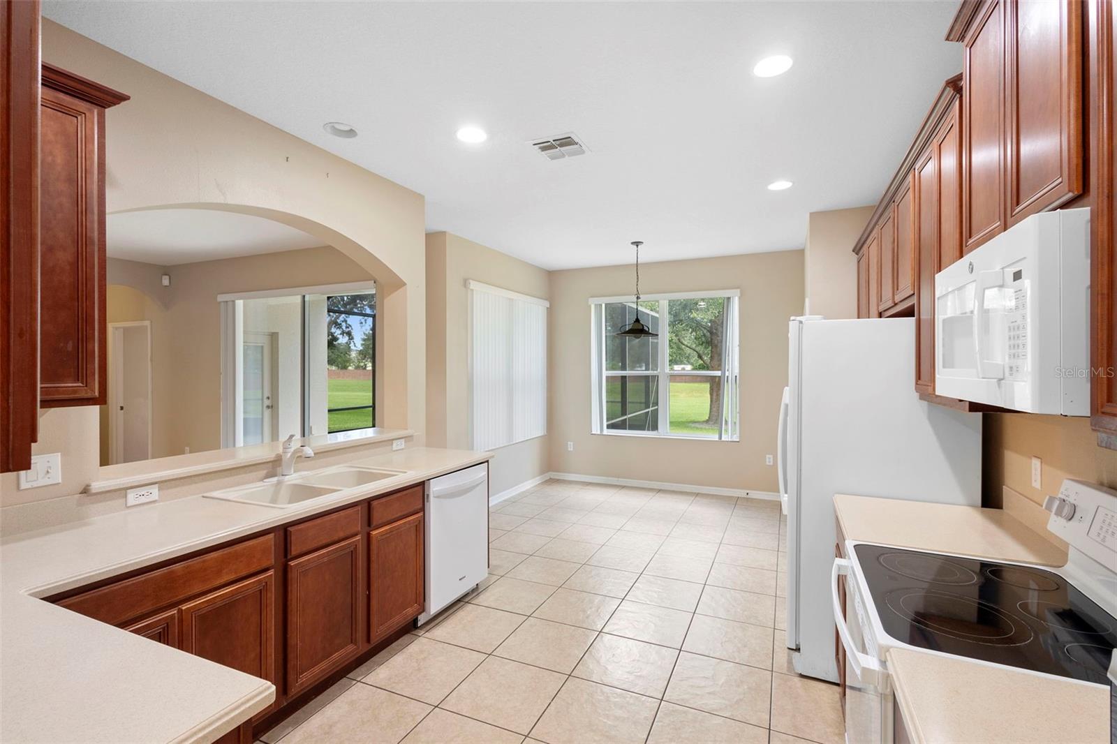 GROVE PK/STONE CREST A-E - Residential Lease