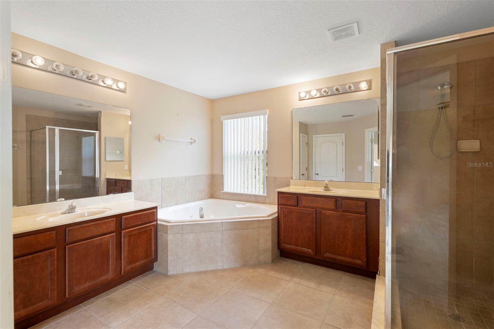 GROVE PK/STONE CREST A-E - Residential Lease
