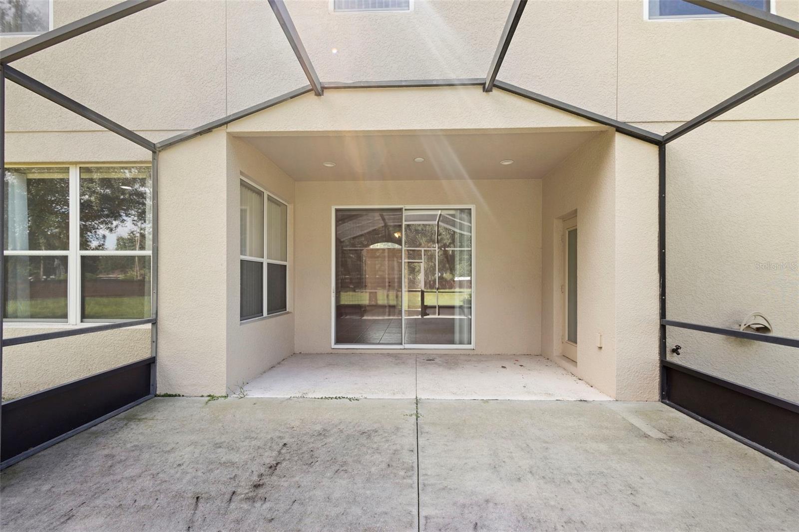 GROVE PK/STONE CREST A-E - Residential Lease