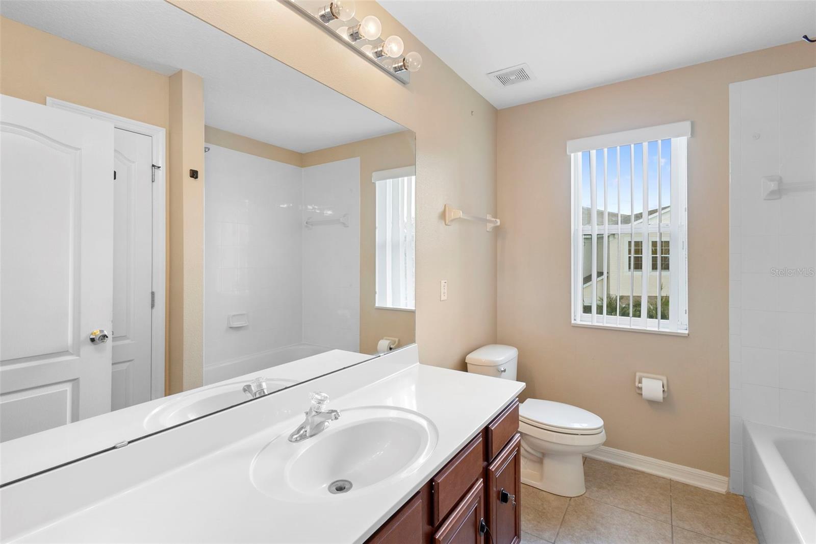 GROVE PK/STONE CREST A-E - Residential Lease