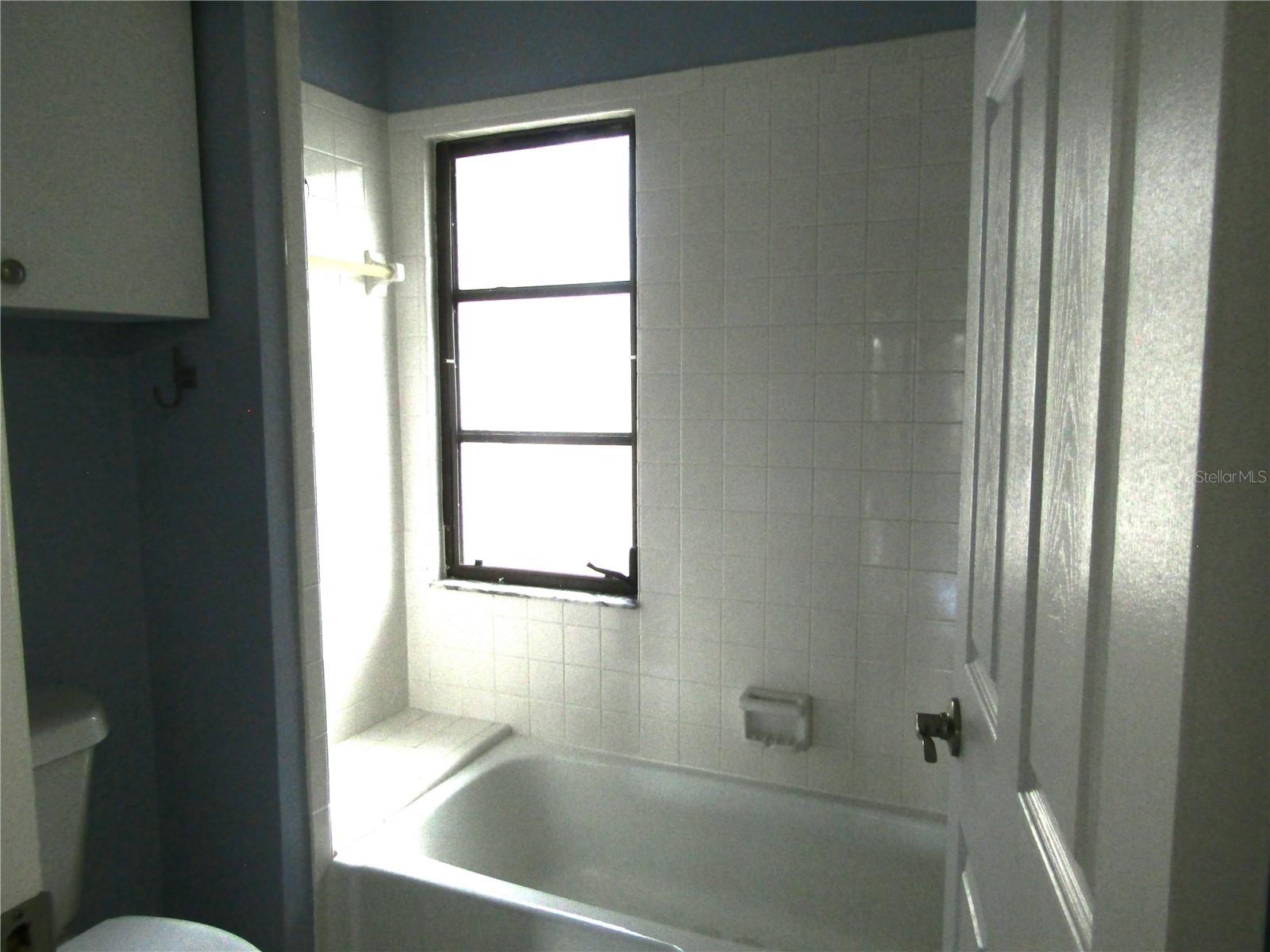 MEADOWLAKE II - Residential Lease