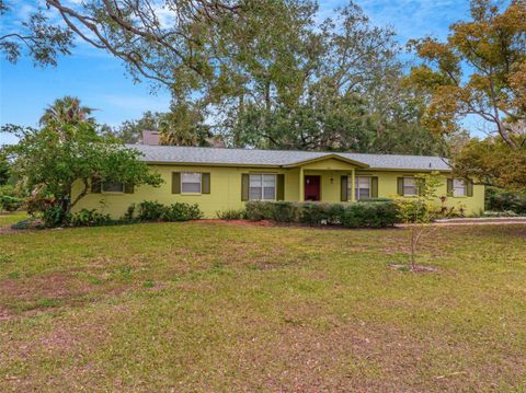 A home in LAKELAND