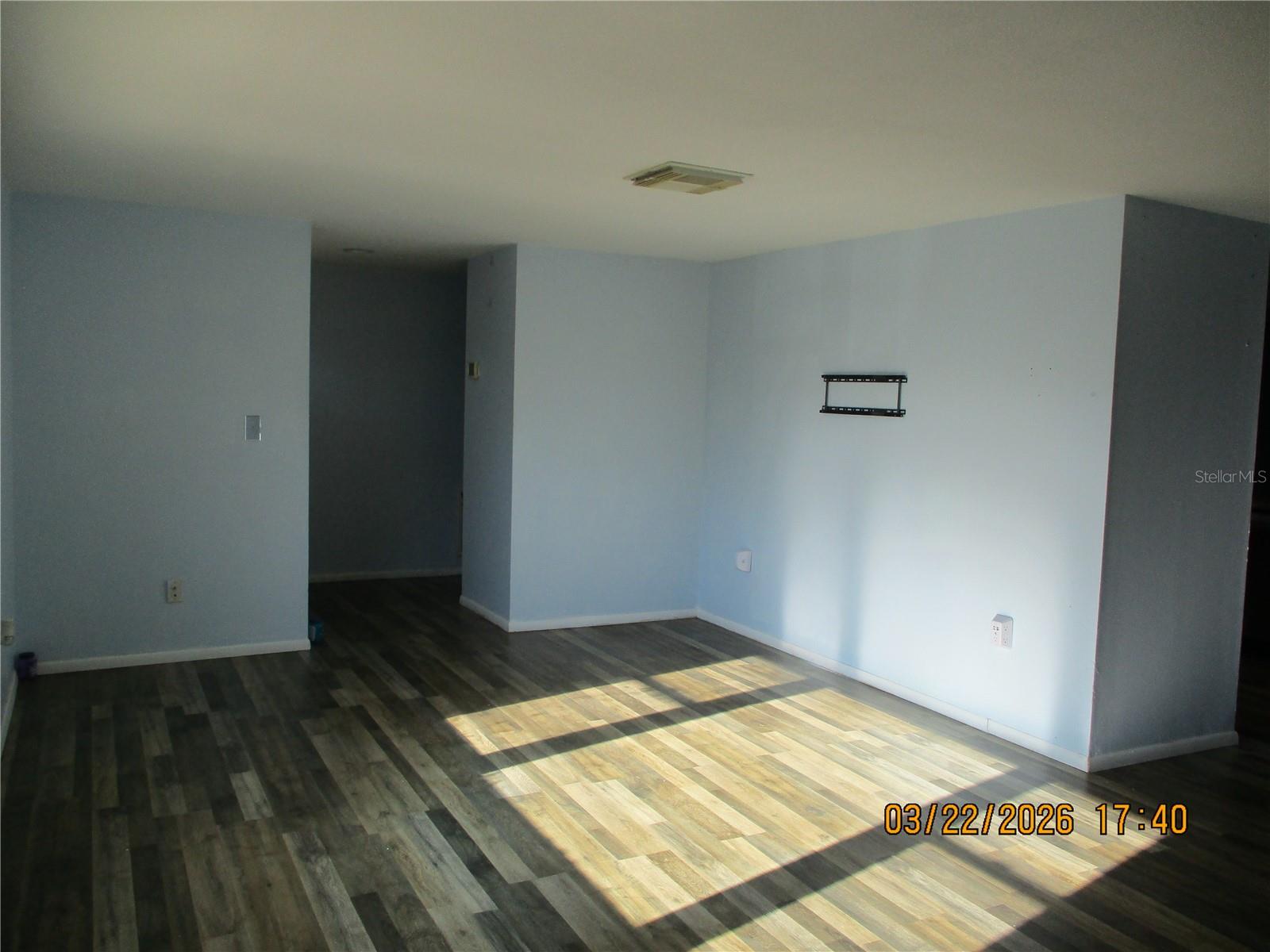 VIVA VILLAS 1ST ADD PHASE 1PB 15 PGS 130-131 LOT 1 - Residential