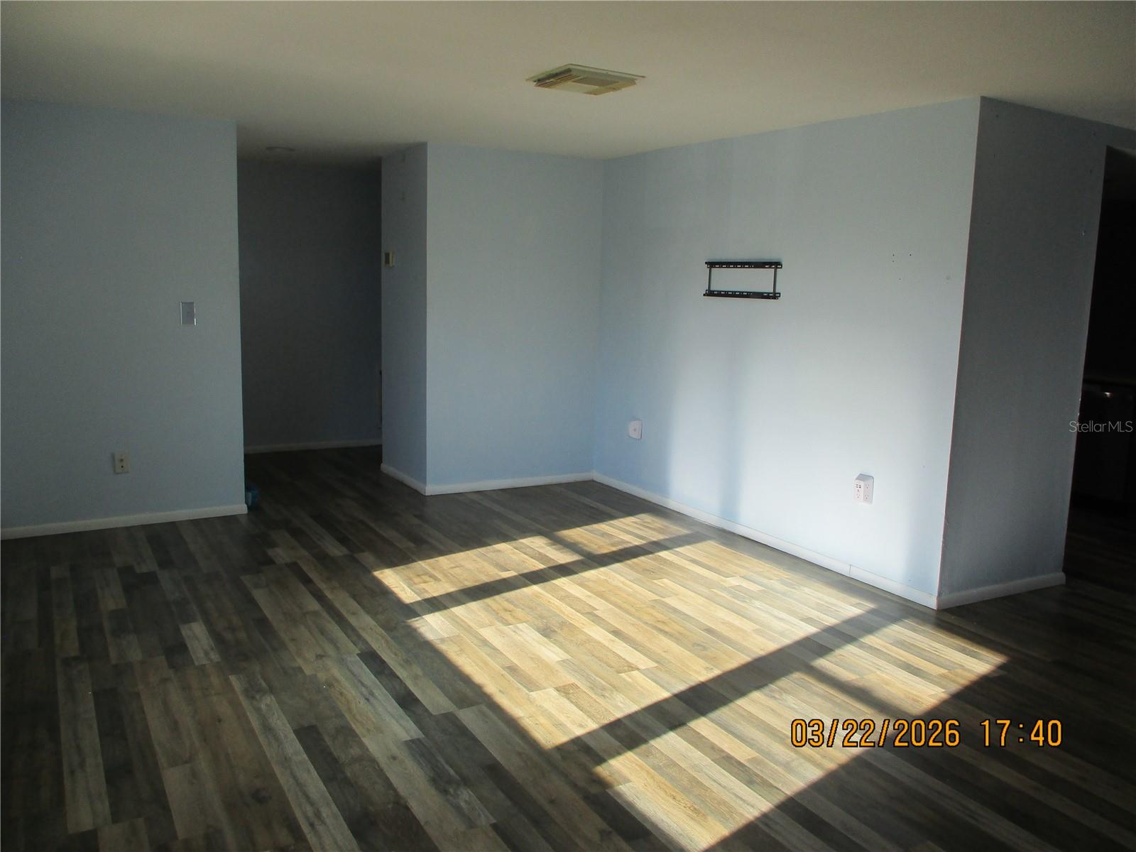 VIVA VILLAS 1ST ADD PHASE 1PB 15 PGS 130-131 LOT 1 - Residential