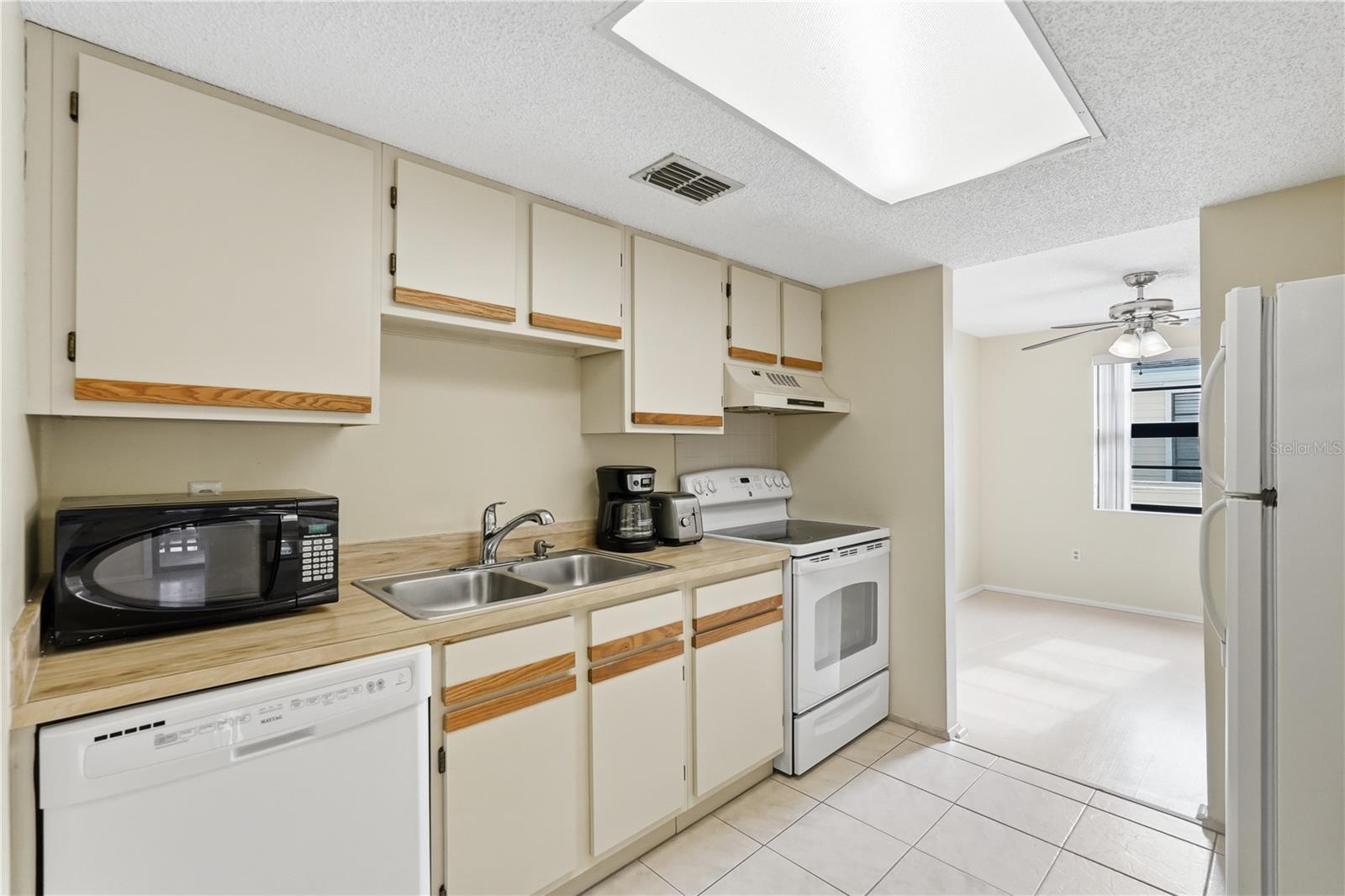 GARDENS OF FOREST LAKES CONDO THE - Residential Lease