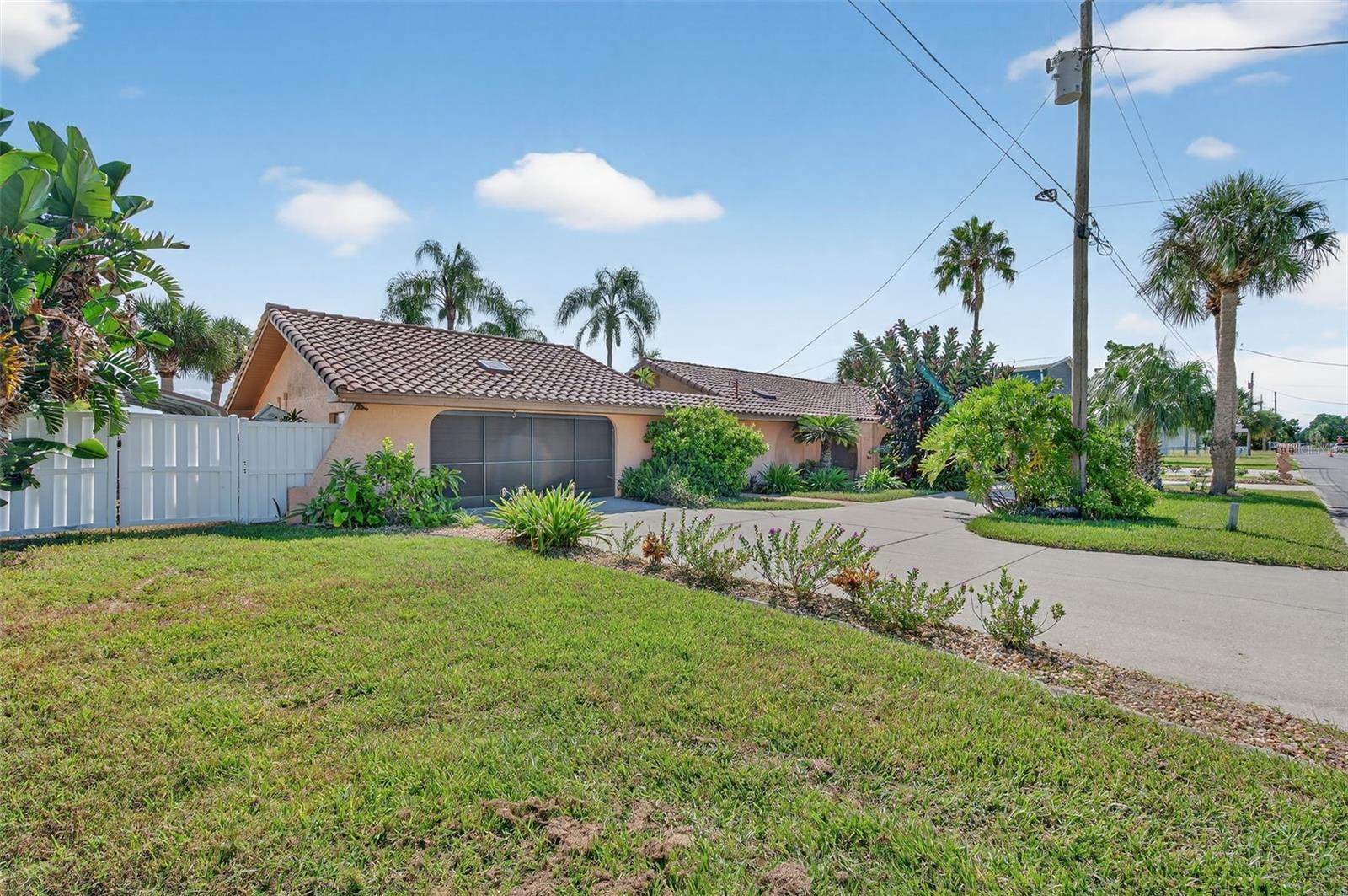 HERNANDO BEACH - Residential