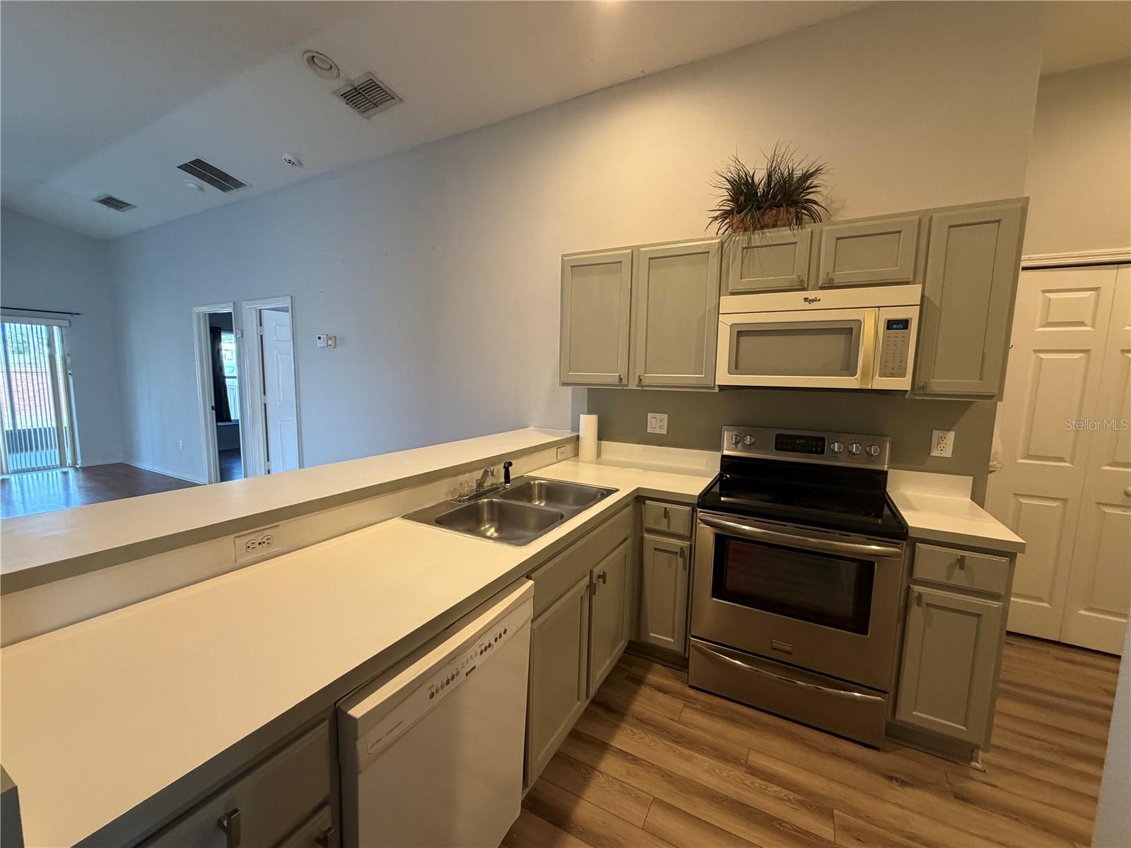 STONE CRK - Residential Lease