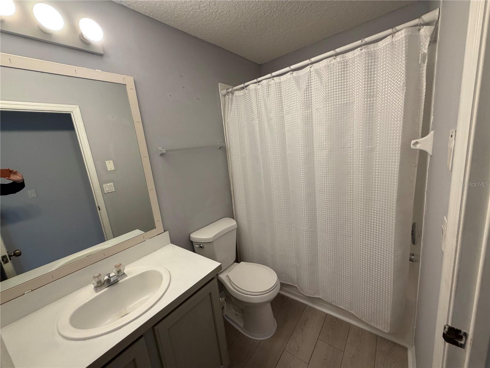 STONE CRK - Residential Lease