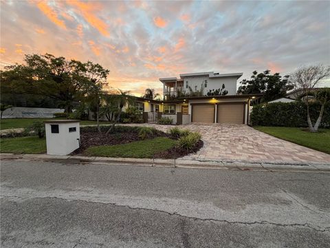 Photo of 25 Sandpiper Road, Tampa, FL 33609 (MLS # A4686357)