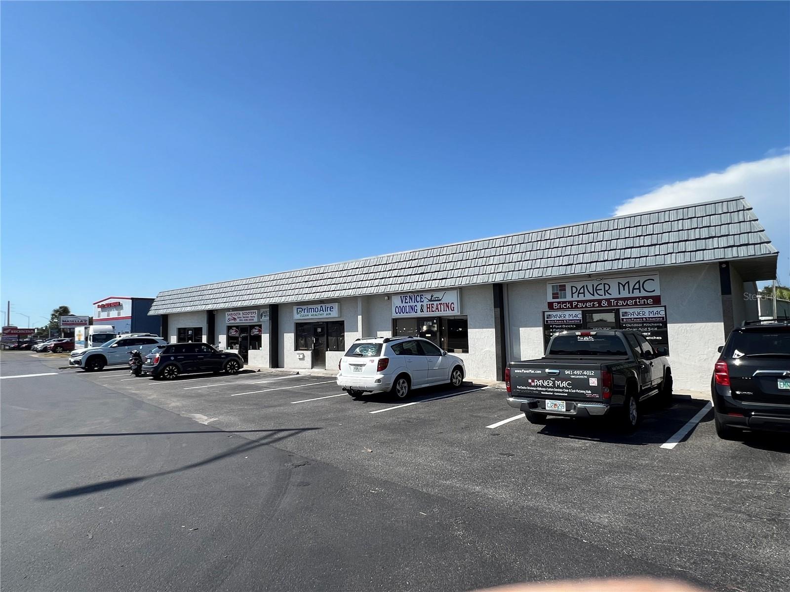 Don't miss your opportunity to purchase this 1,520 SF unit for sale in Venice!! This unit features a front retail area, office, 2 restrooms, and a storage area with a garage door in the rear of the unit. Lease in place ending April 30, 2025.
CI (Commercial Intensive) zoning allows for many uses!
Average Annual Daily Traffic (AADT) count of 37,000! Current Association Dues : $2,650 per year per unit.