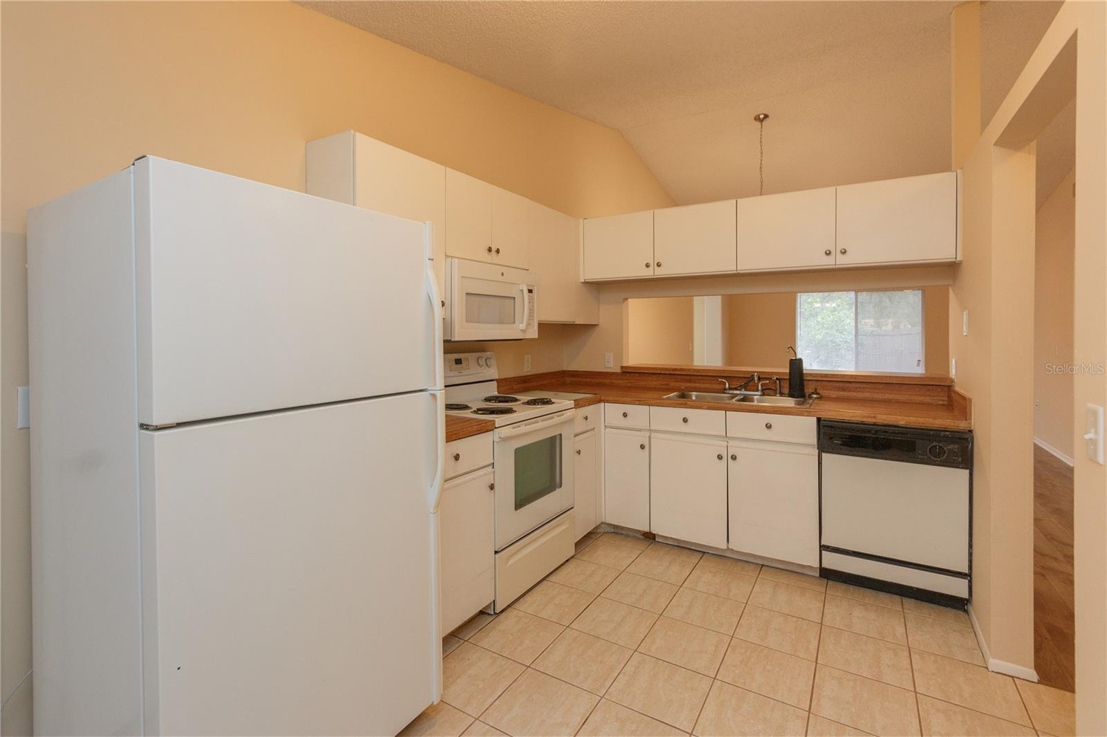 HIDDEN LAKE VILLAS PH 3 - Residential Lease