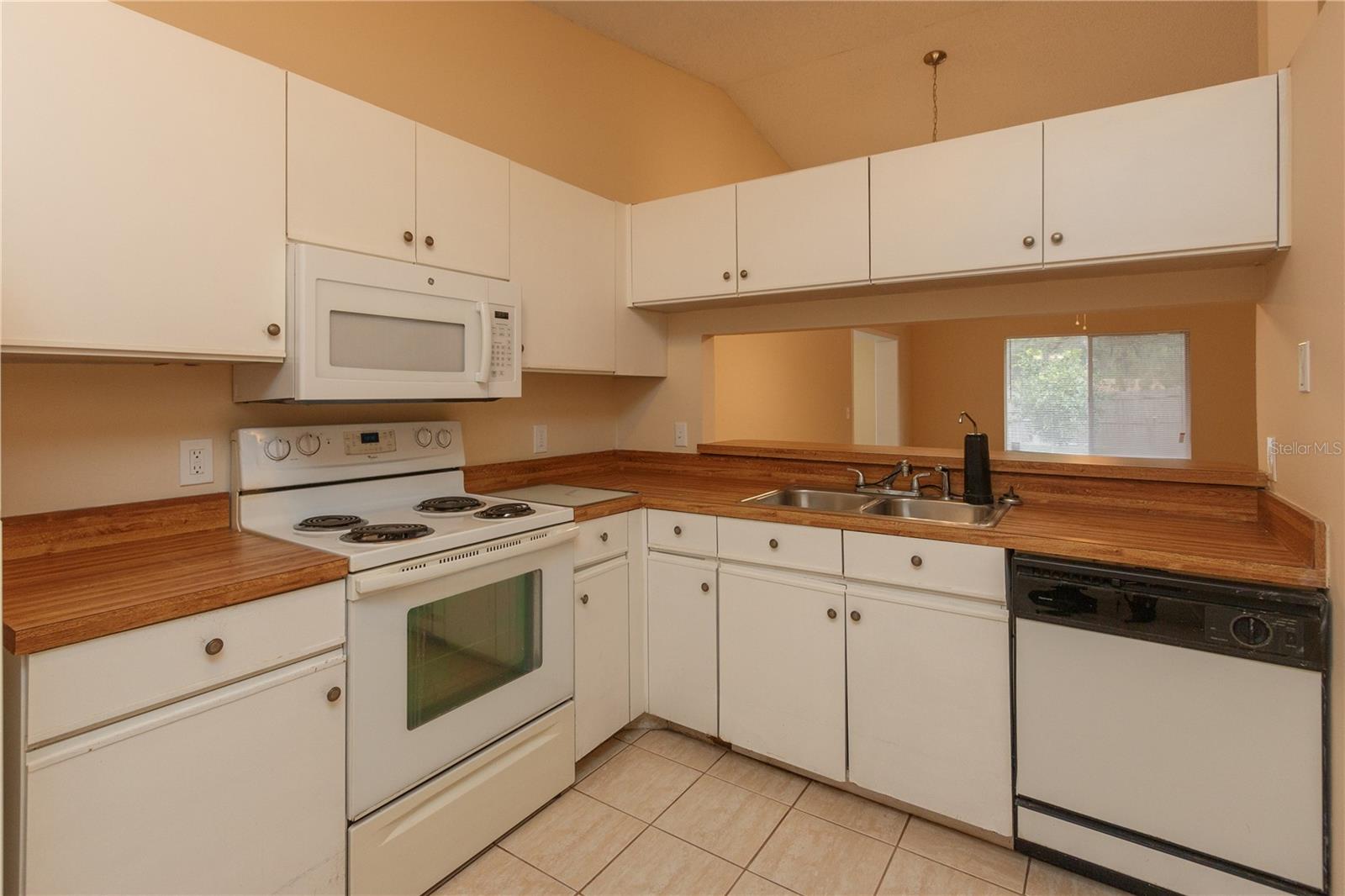 HIDDEN LAKE VILLAS PH 3 - Residential Lease