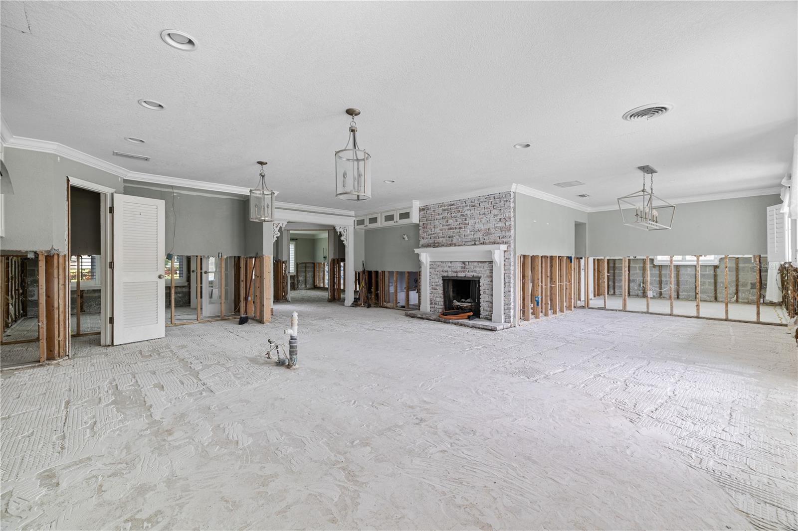 5871 OAKHURST DRIVE