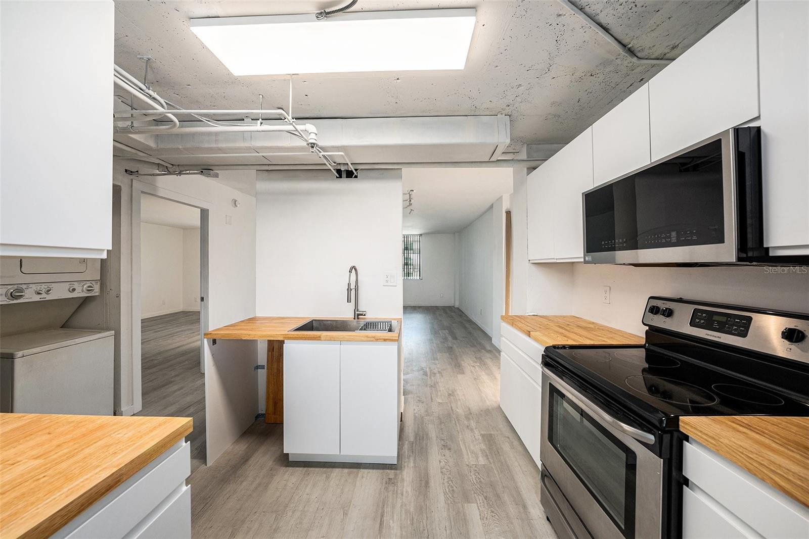 201 W LAUREL STREET 504B
