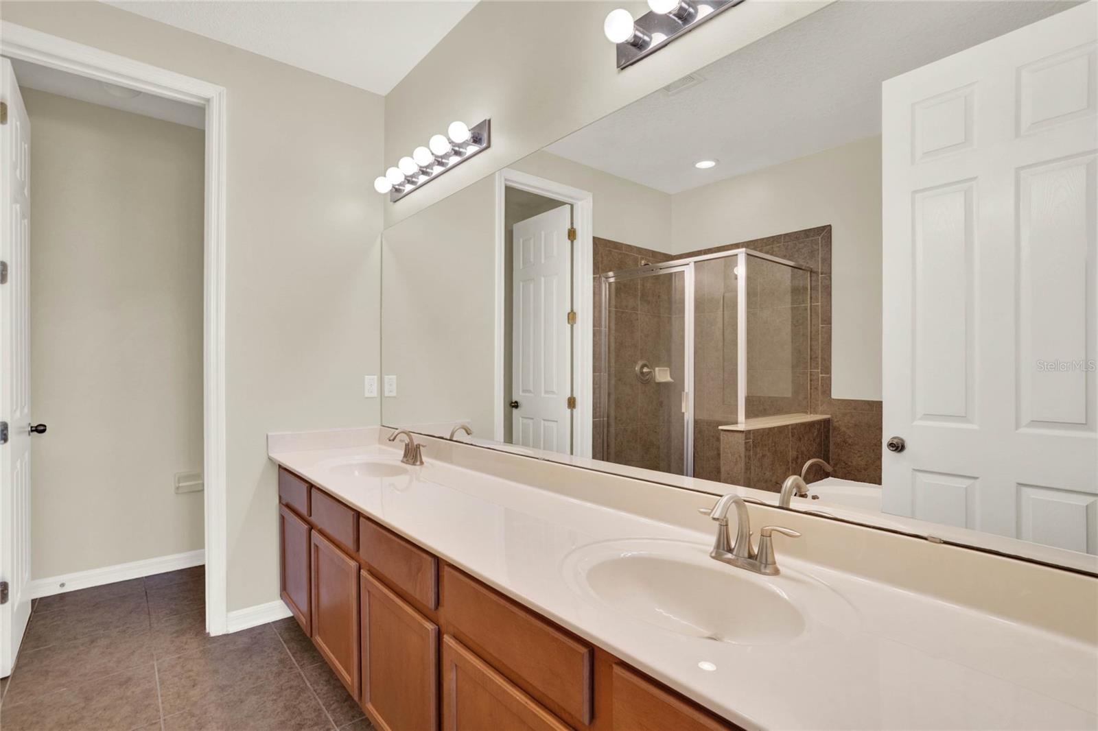 ISLES OF OVIEDO - Residential Lease