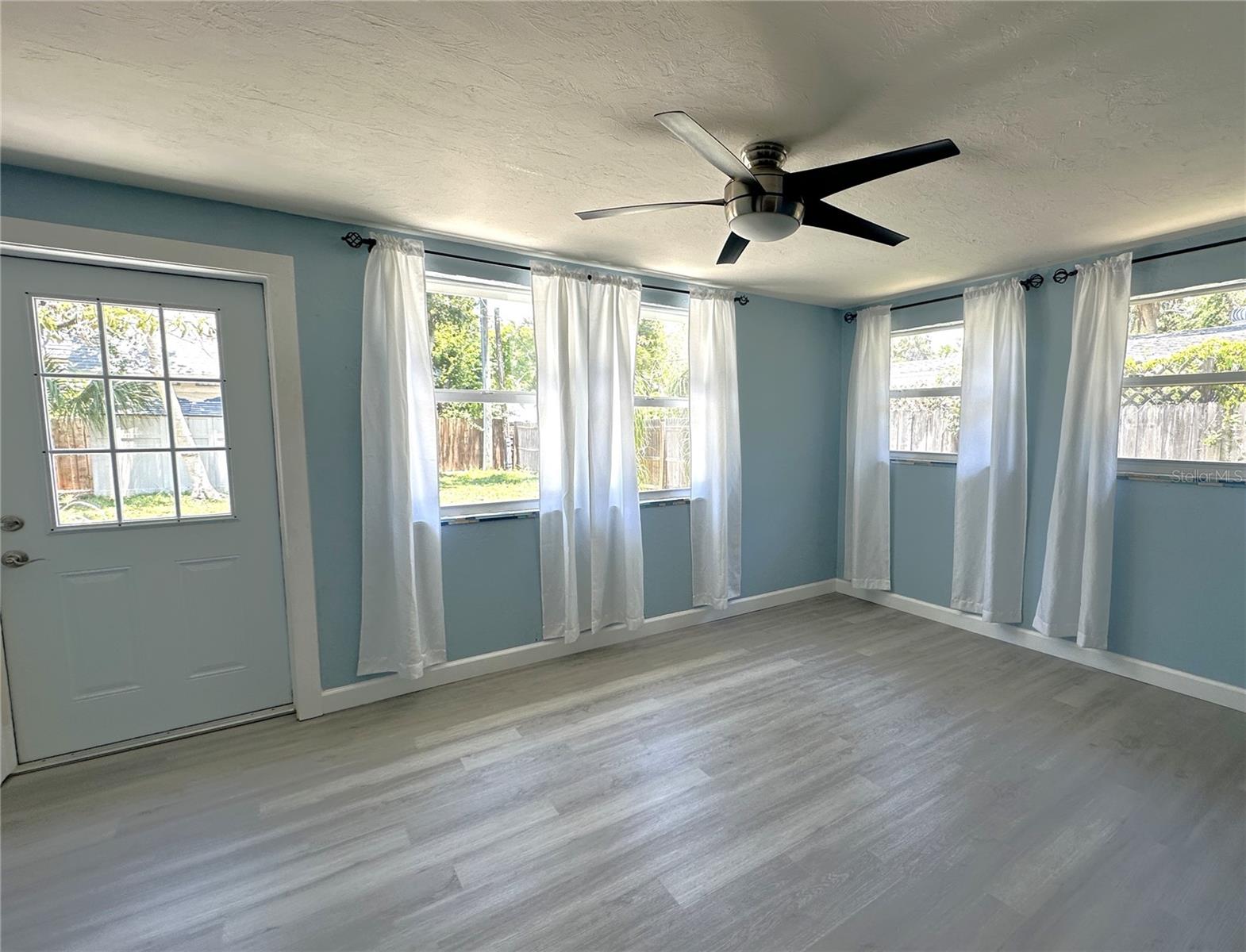 LA LINDA TERRACE - Residential Lease