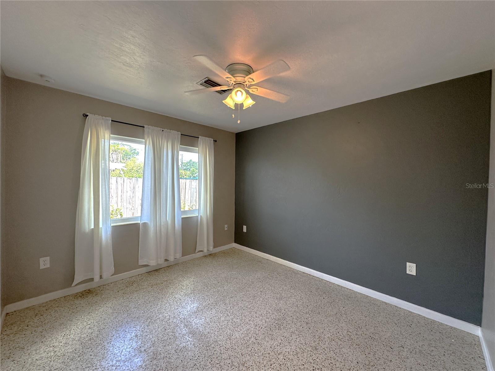 LA LINDA TERRACE - Residential Lease