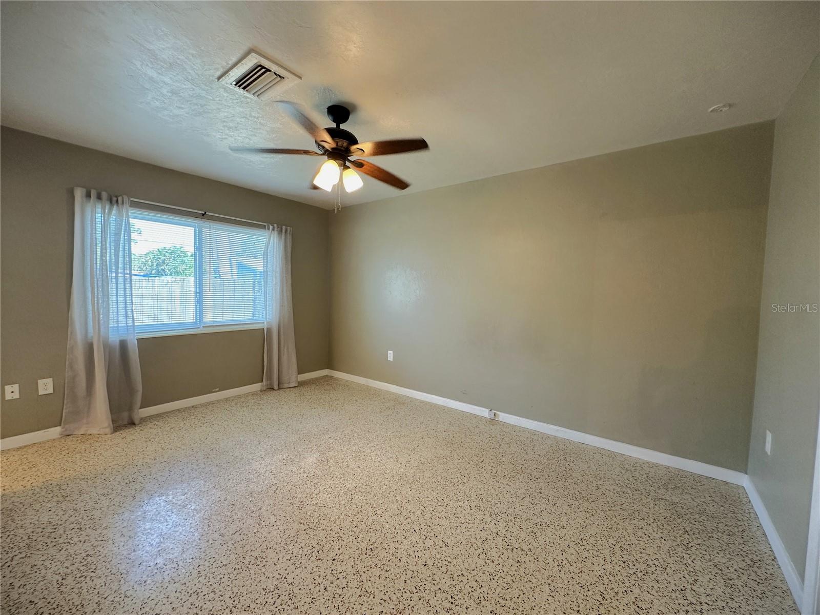 LA LINDA TERRACE - Residential Lease