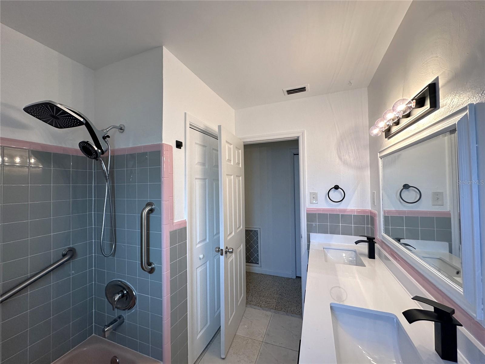 LA LINDA TERRACE - Residential Lease