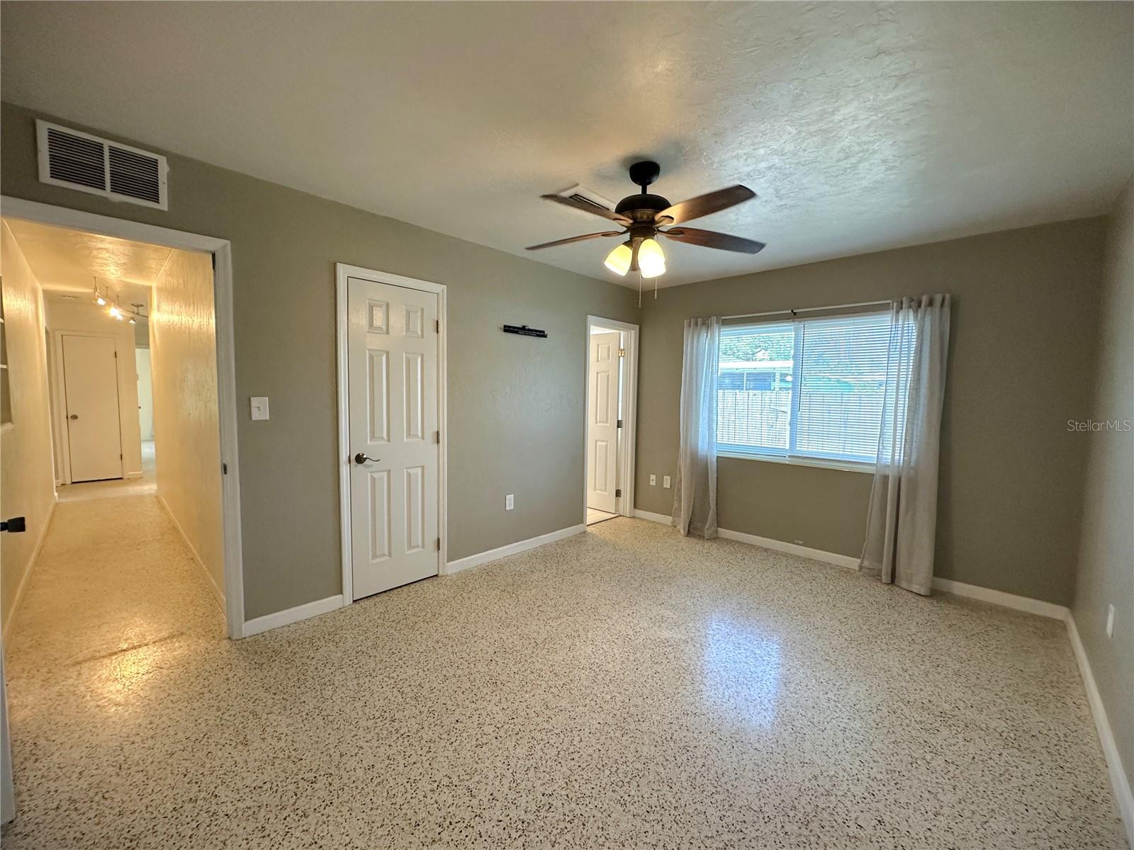 LA LINDA TERRACE - Residential Lease