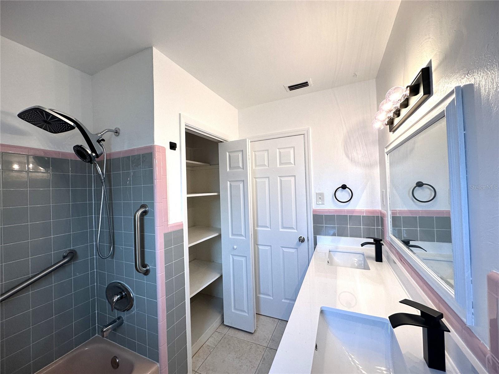 LA LINDA TERRACE - Residential Lease