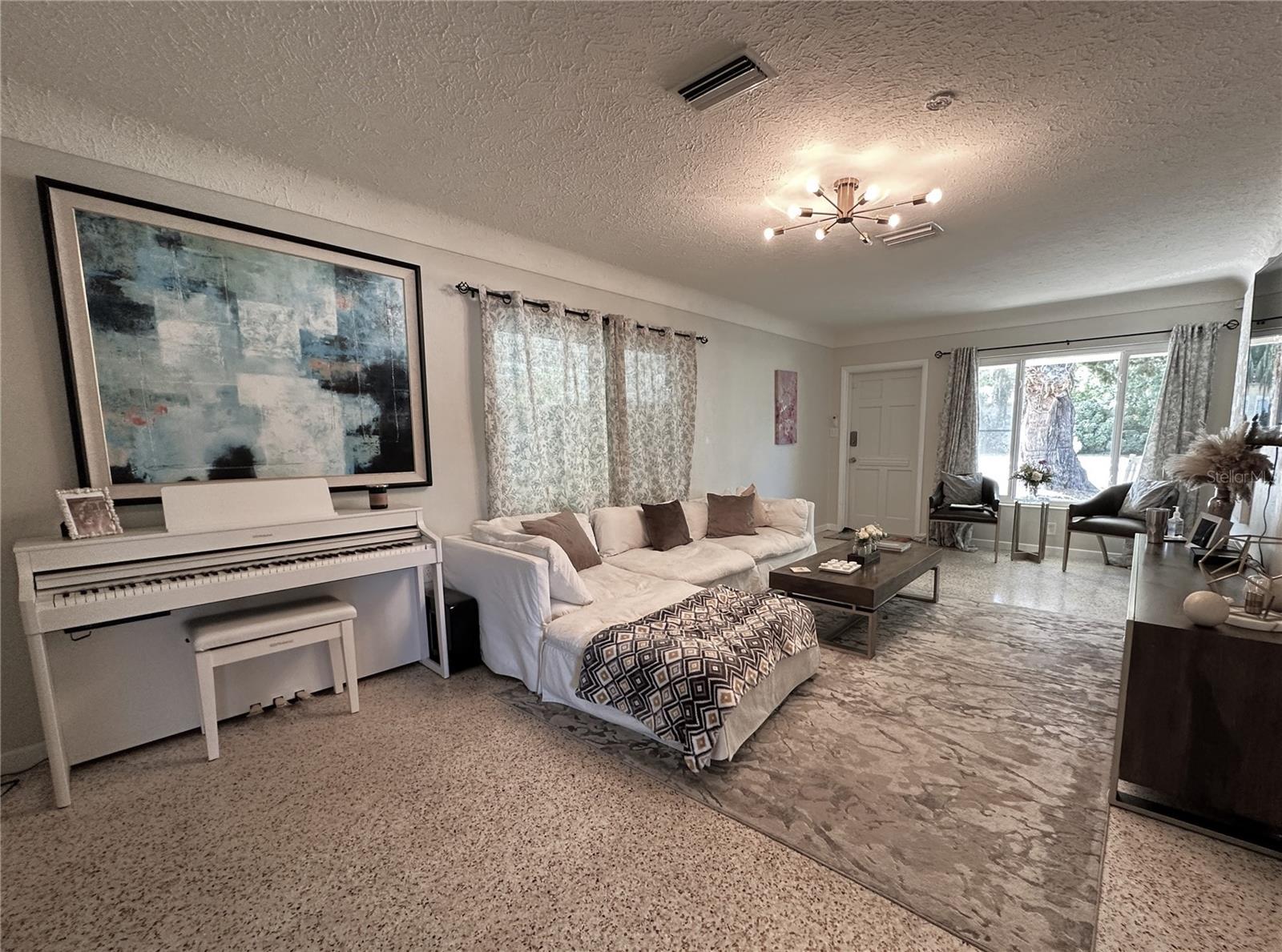 LA LINDA TERRACE - Residential Lease