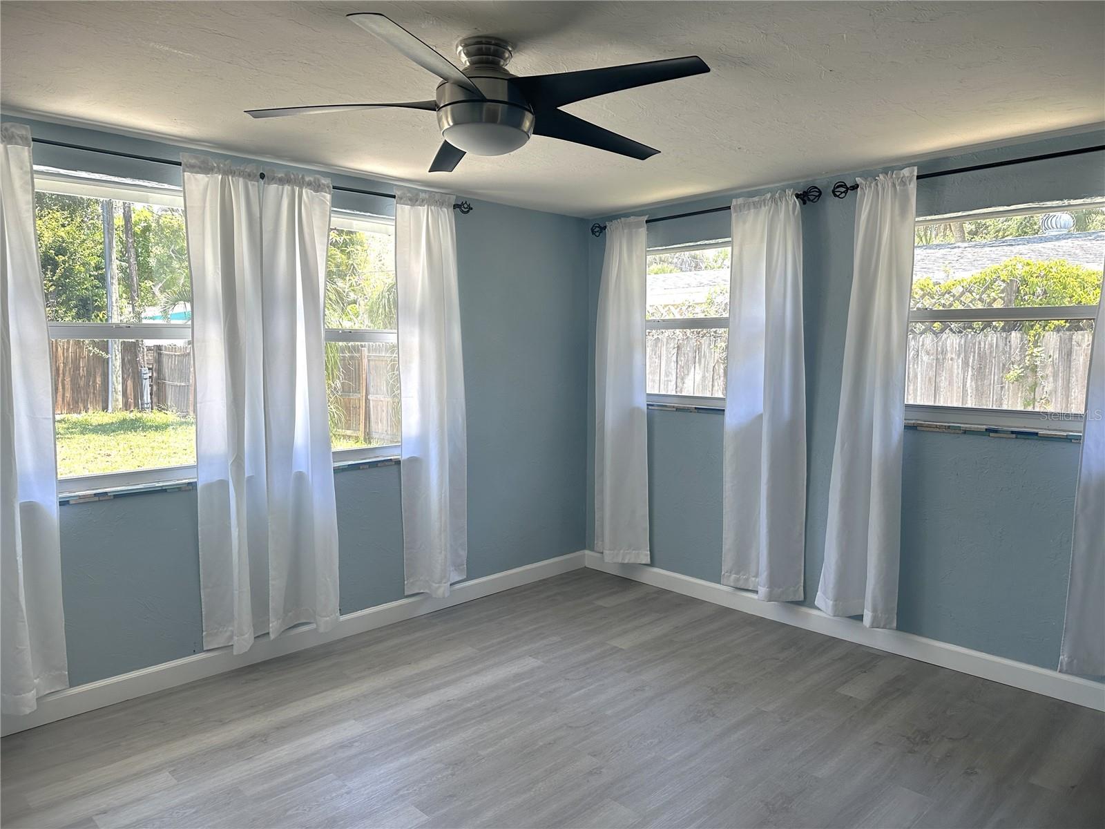 LA LINDA TERRACE - Residential Lease