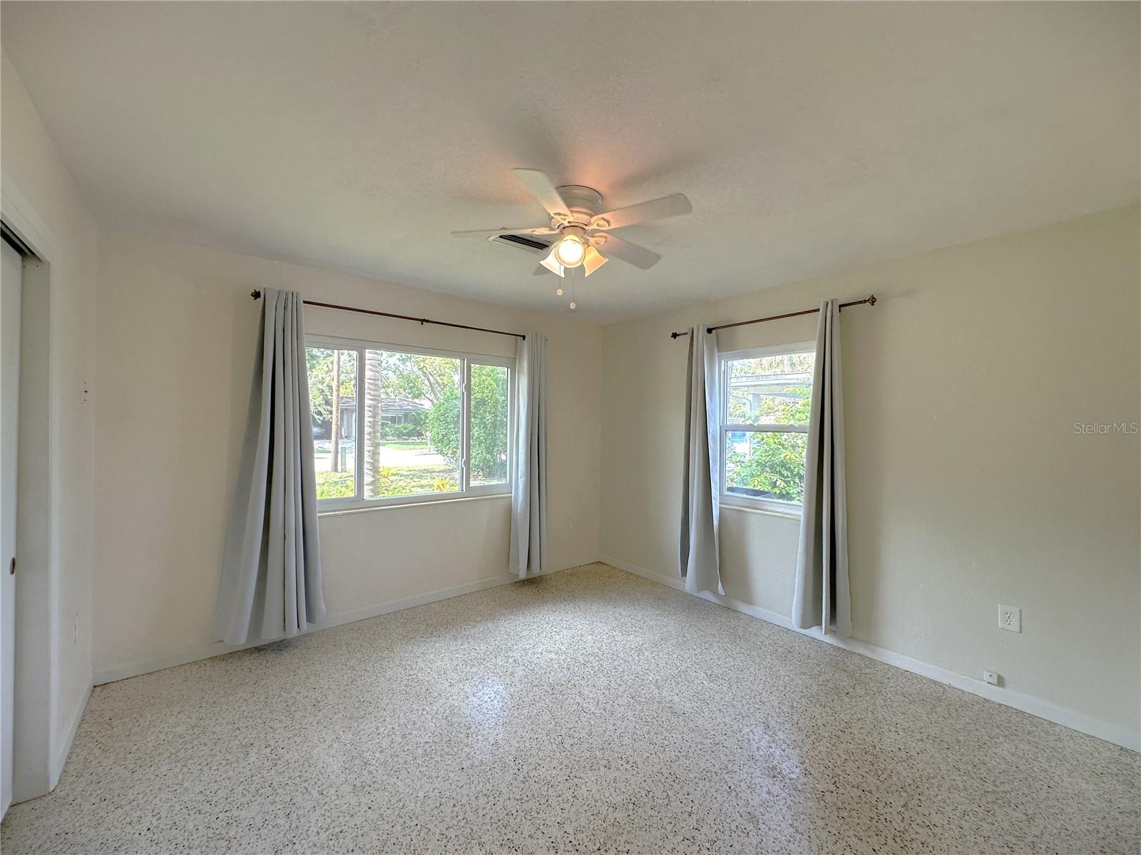 LA LINDA TERRACE - Residential Lease