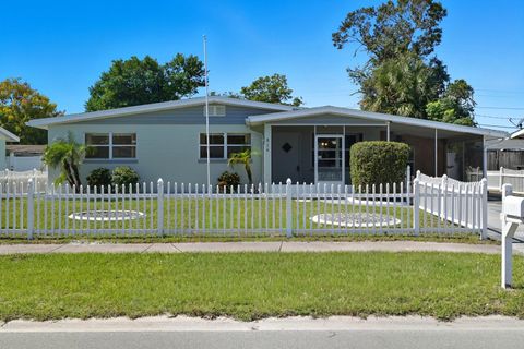Photo of 814 Lewis Drive, Daytona Beach, FL 32117 (MLS # V4945338)