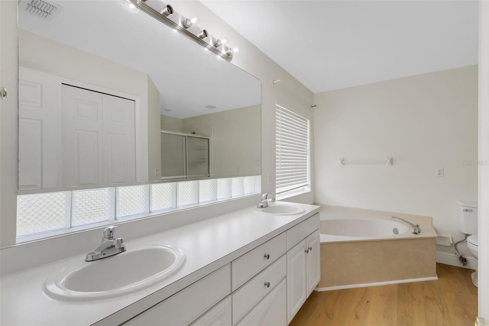 RIDGEWOOD POINTE - Residential