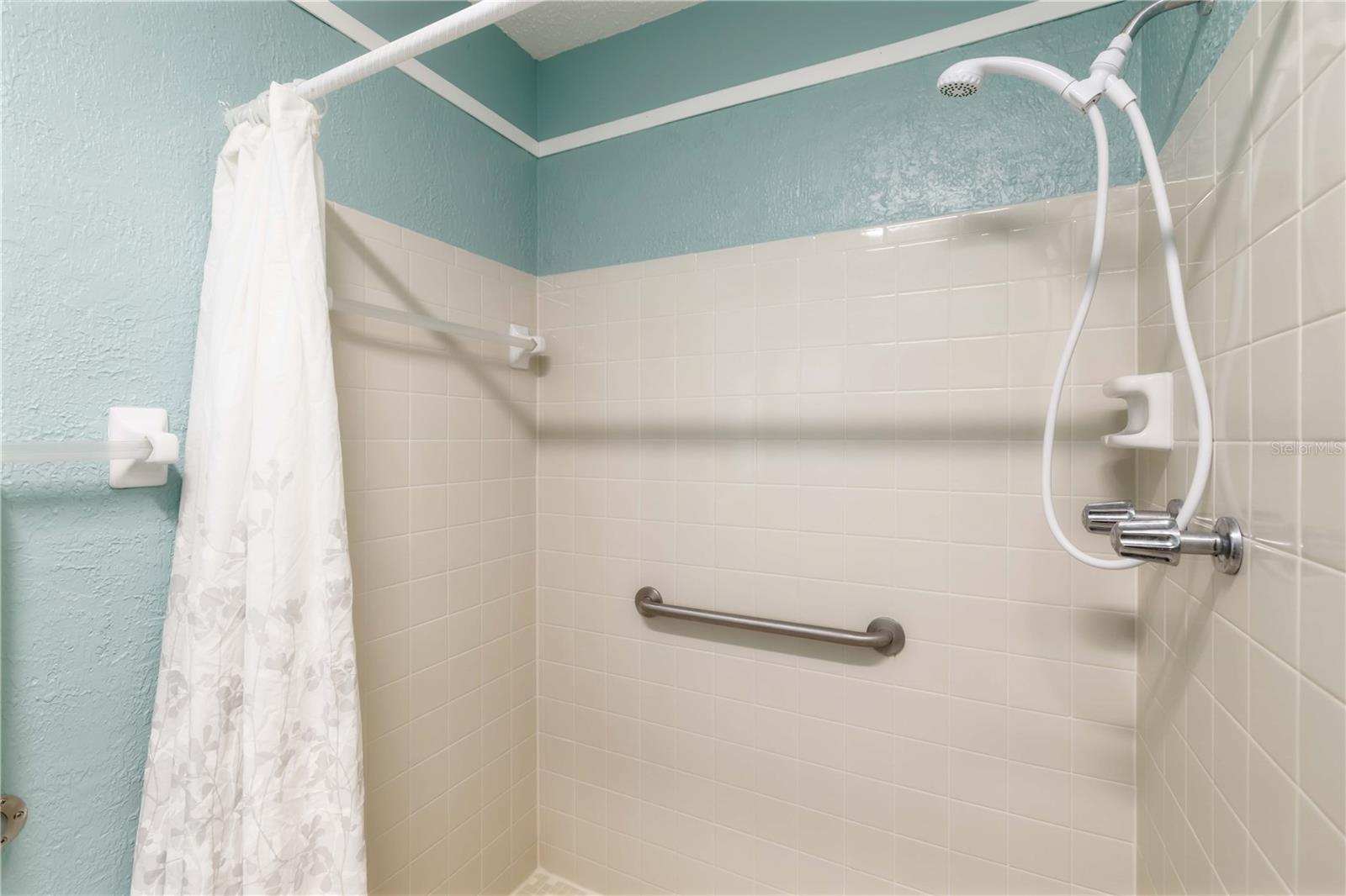 CORTEZ VILLAS CONDO 5 PH B - Residential