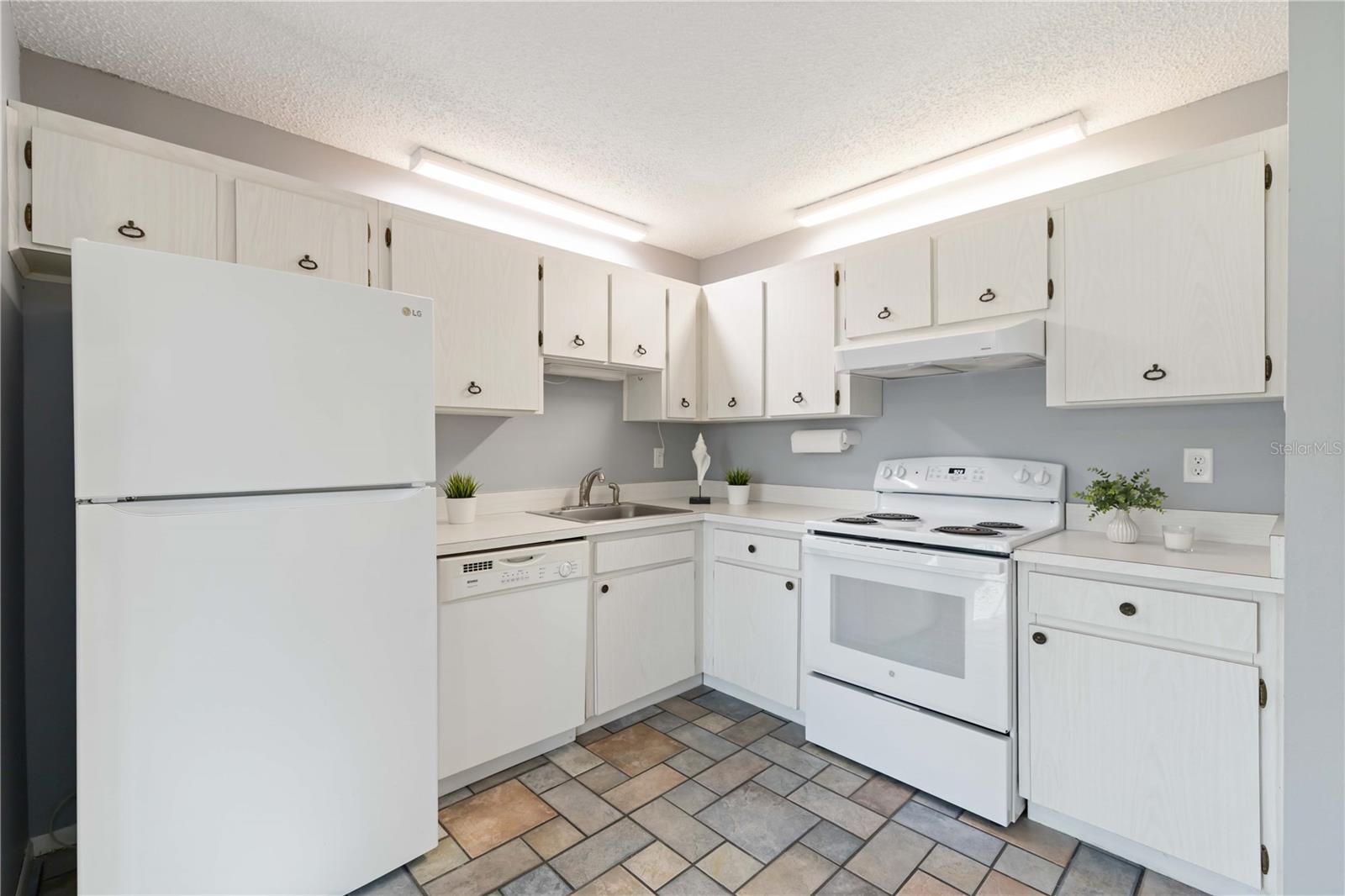 CORTEZ VILLAS CONDO 5 PH B - Residential