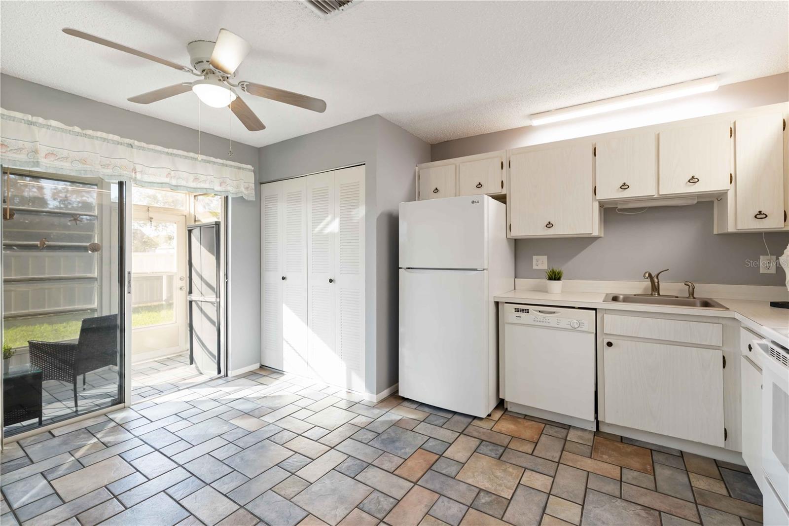 CORTEZ VILLAS CONDO 5 PH B - Residential