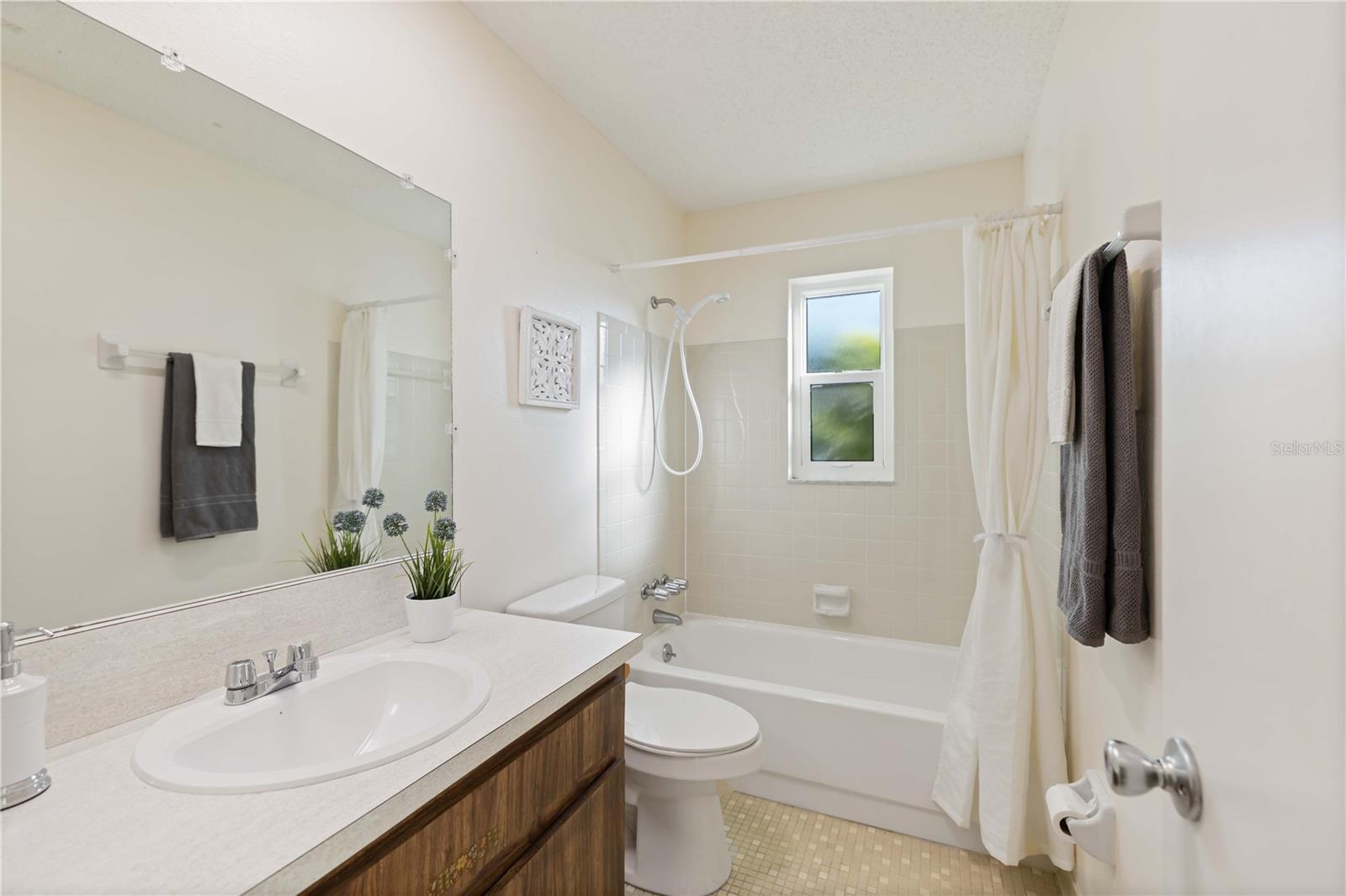 CORTEZ VILLAS CONDO 5 PH B - Residential