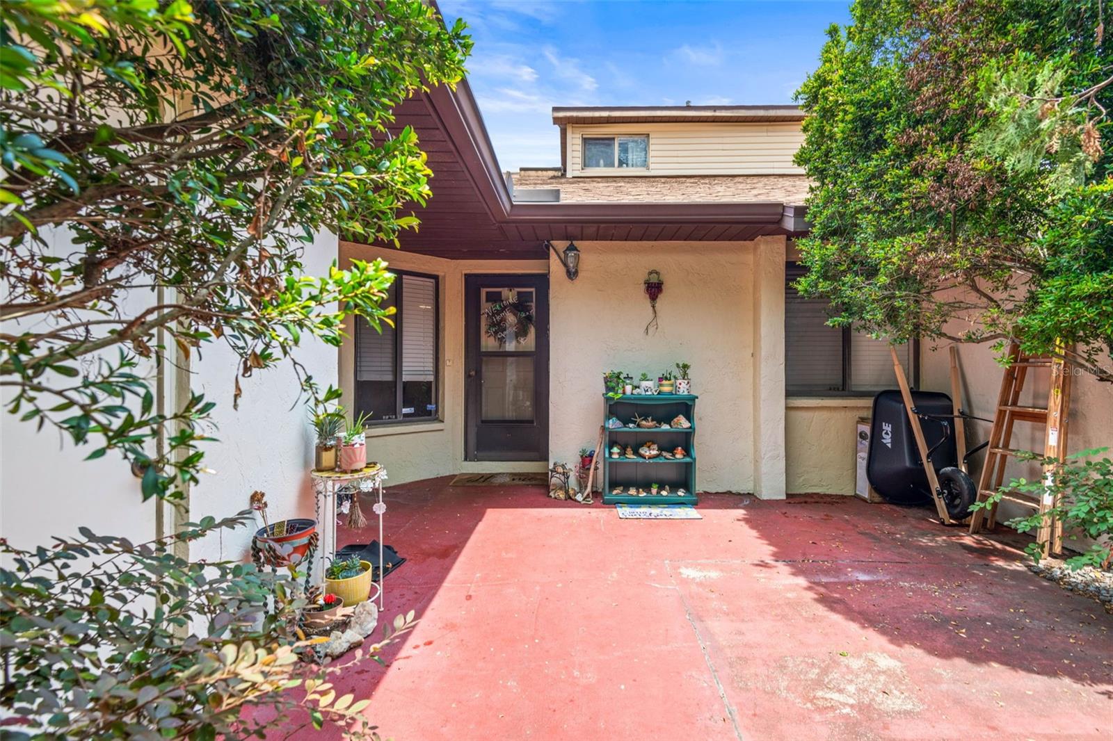 940 FENTON LANE 7