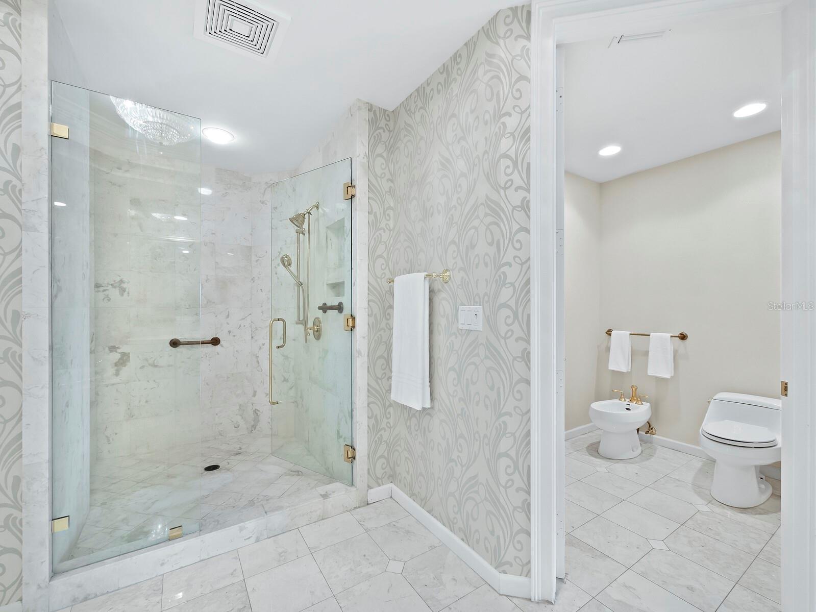 THE TOWER RESIDENCES - Residential