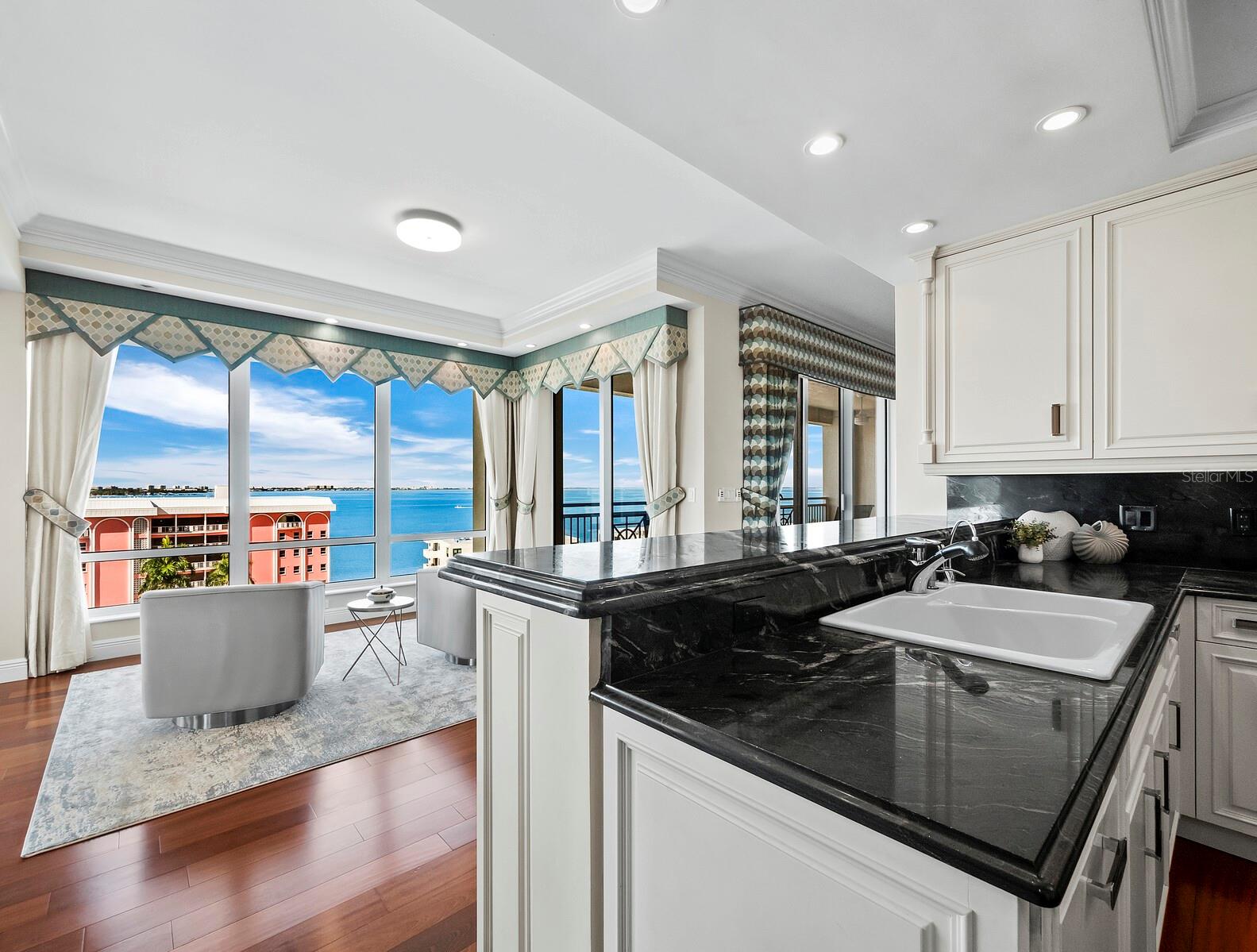 THE TOWER RESIDENCES - Residential