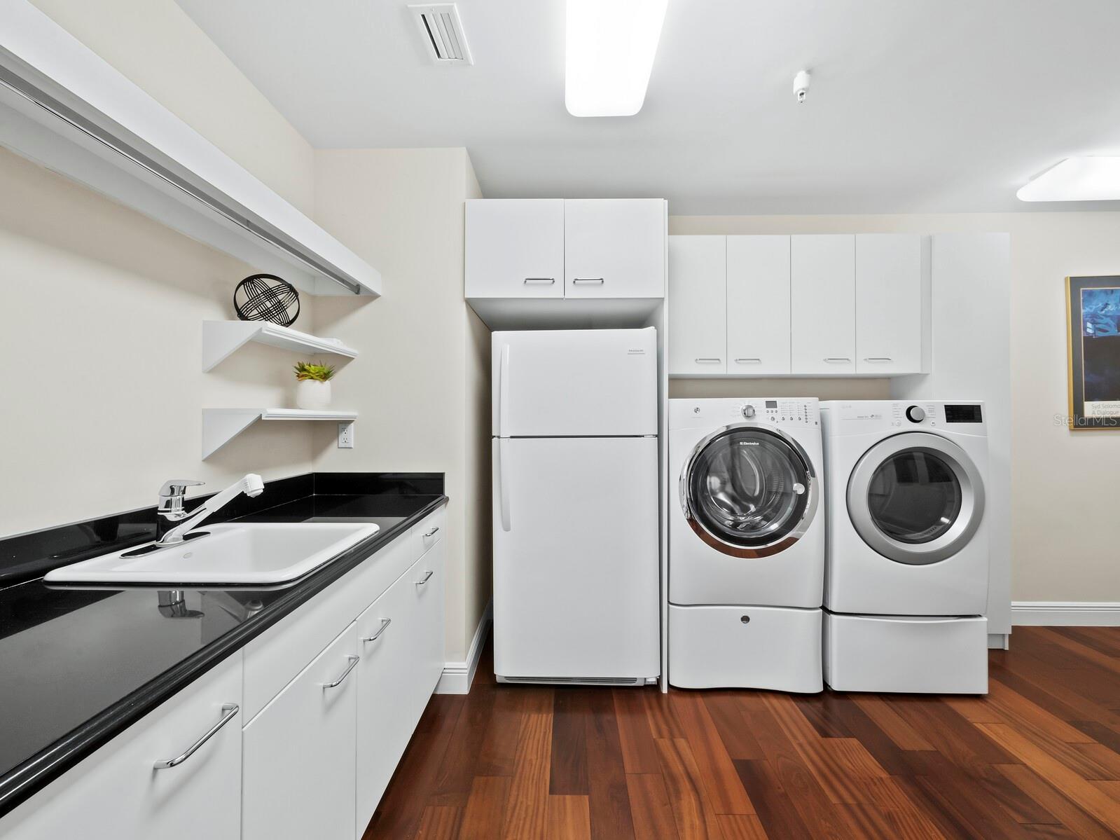 THE TOWER RESIDENCES - Residential