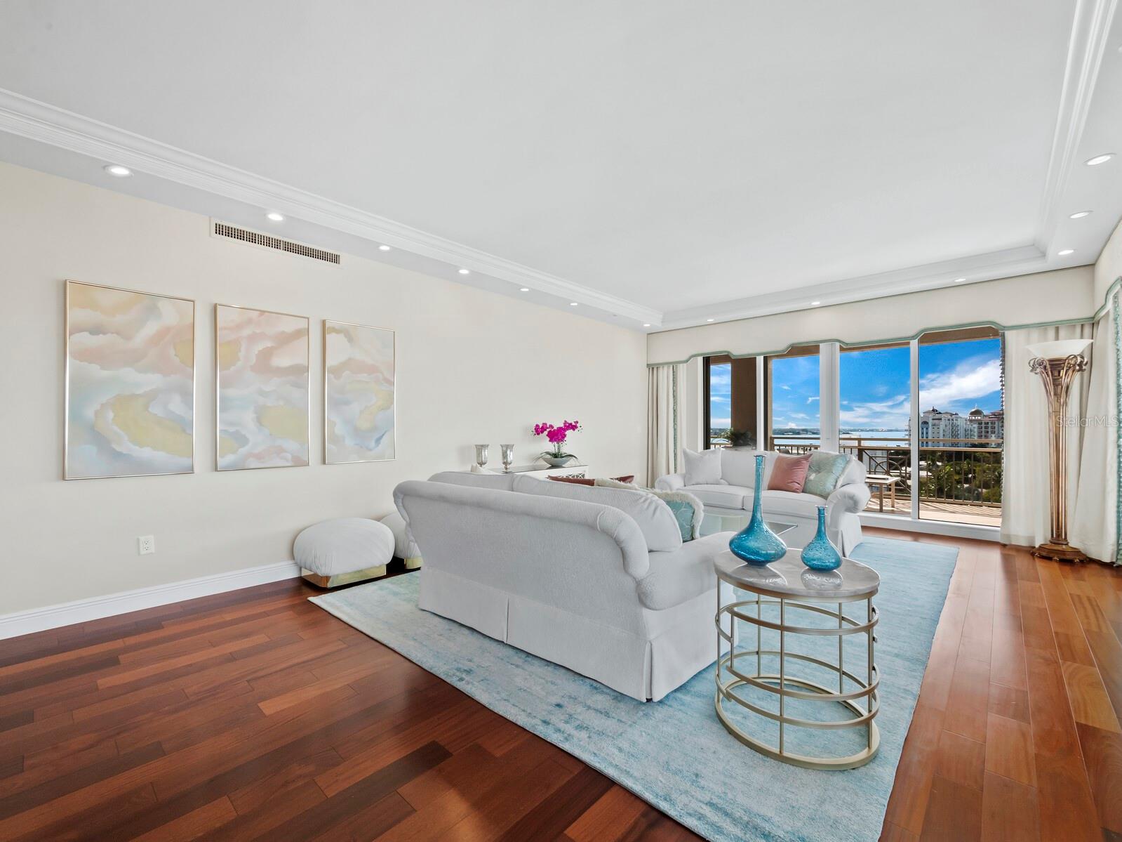 THE TOWER RESIDENCES - Residential