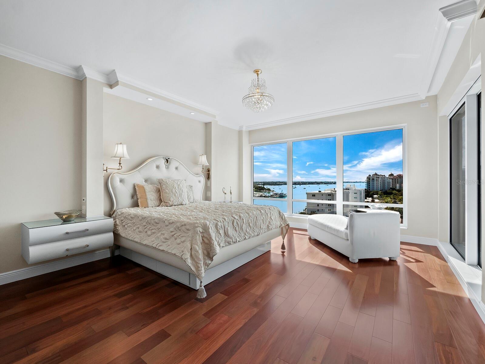 THE TOWER RESIDENCES - Residential