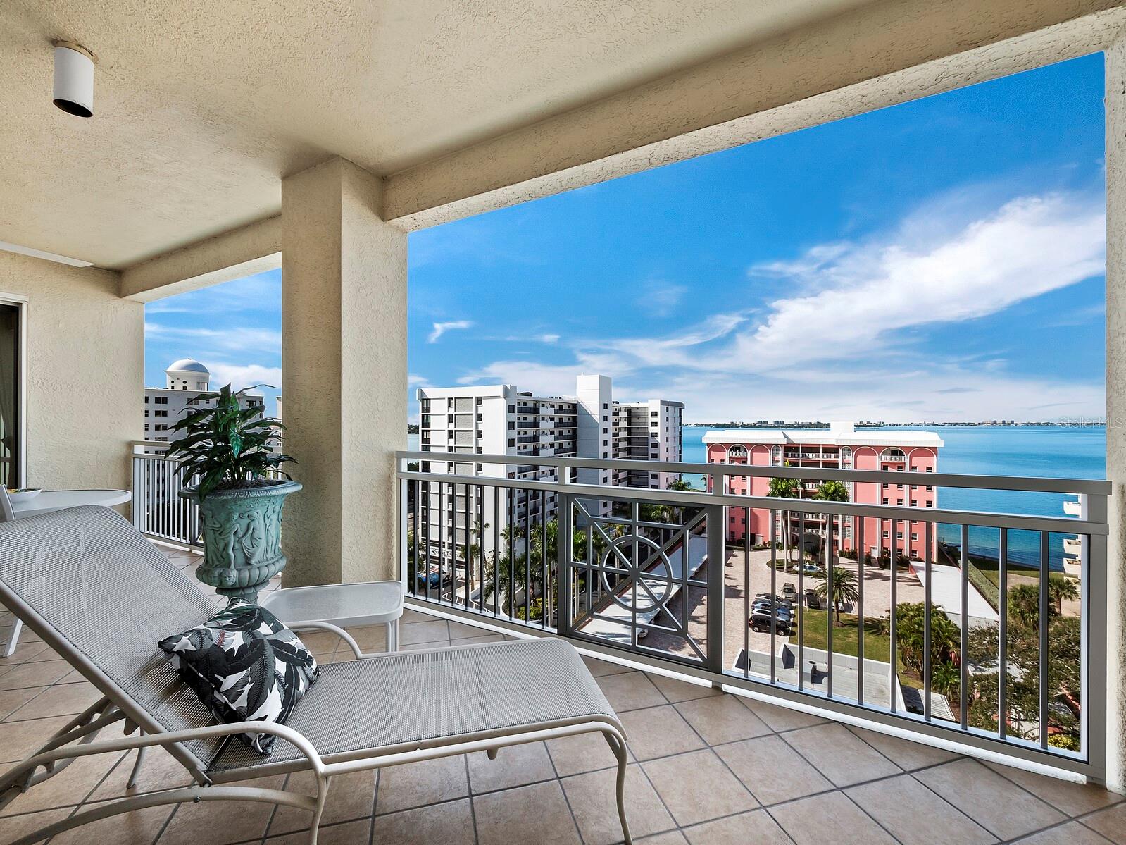 THE TOWER RESIDENCES - Residential