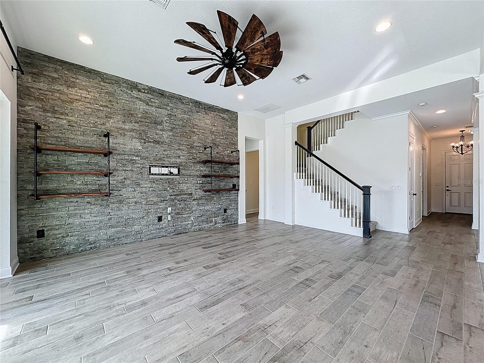 EVANS SQUARE - Residential